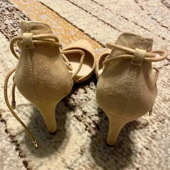 Kelly & Katie Nude Valdes Heels - Picture 4 of 8